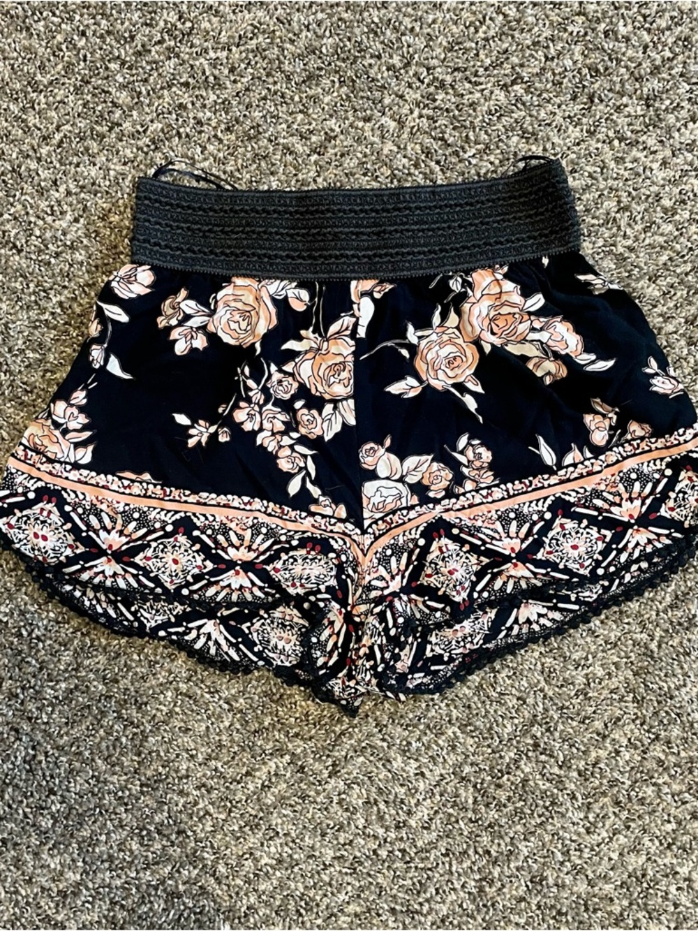 Angie Black Floral Elastic-Waist Shorts with Peach Accents Size Girls L